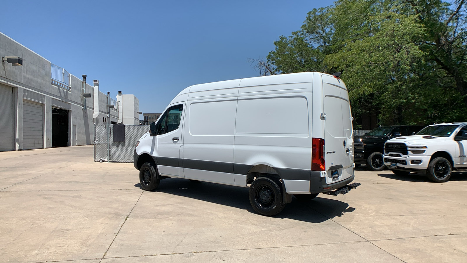 Used 2025 Mercedes-Benz Sprinter 2500 image 3