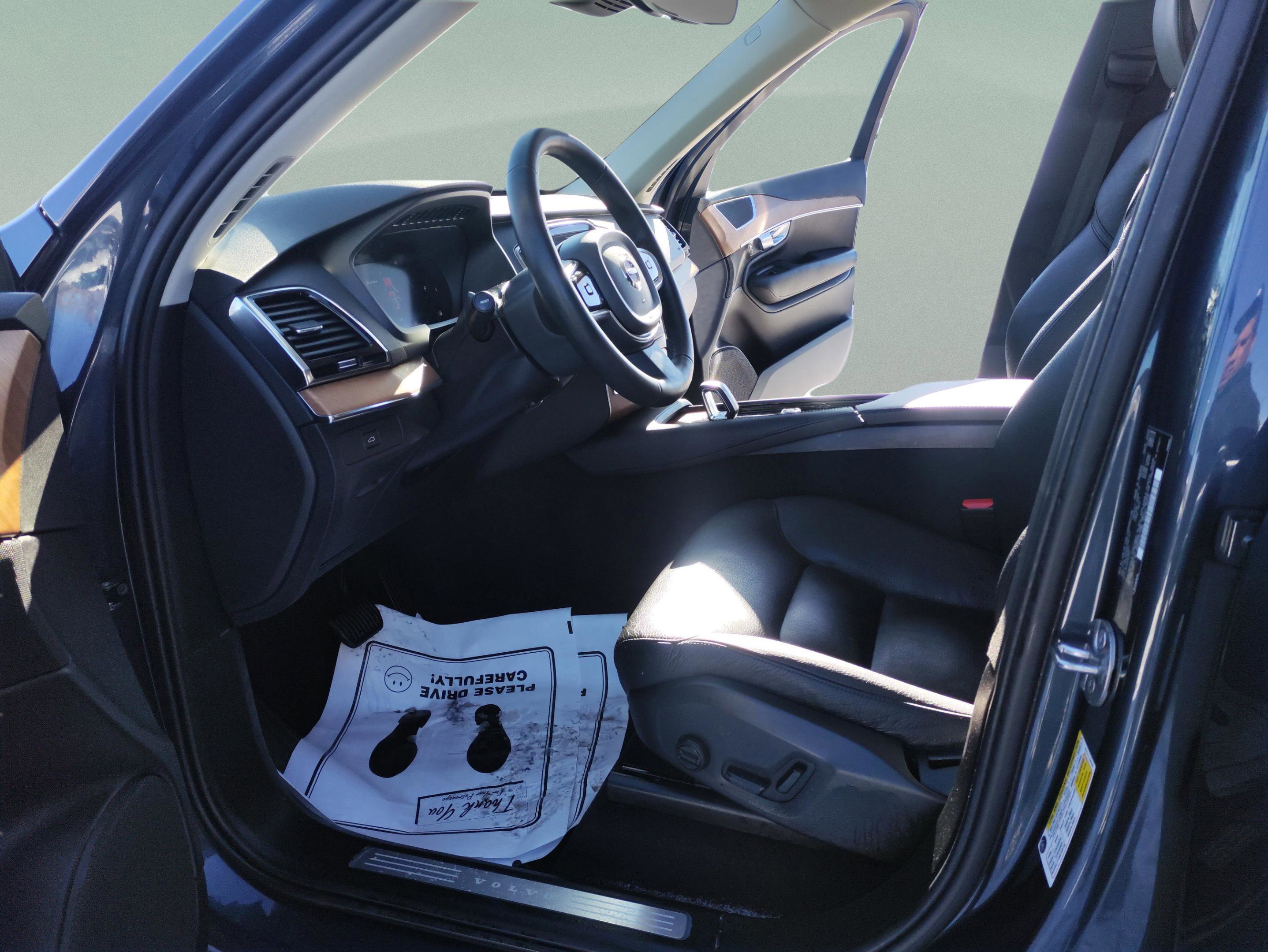 Used 2023 Volvo XC90 B5 Plus image 14