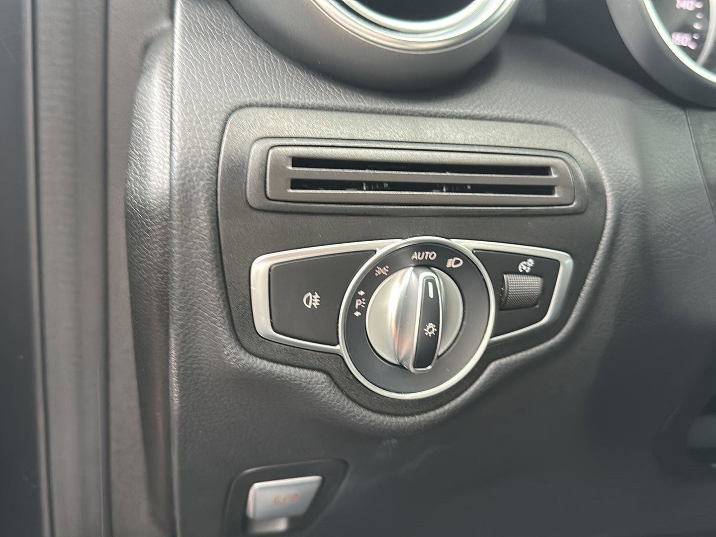 Used 2021 Mercedes-Benz GLC 300 4MATIC image 12