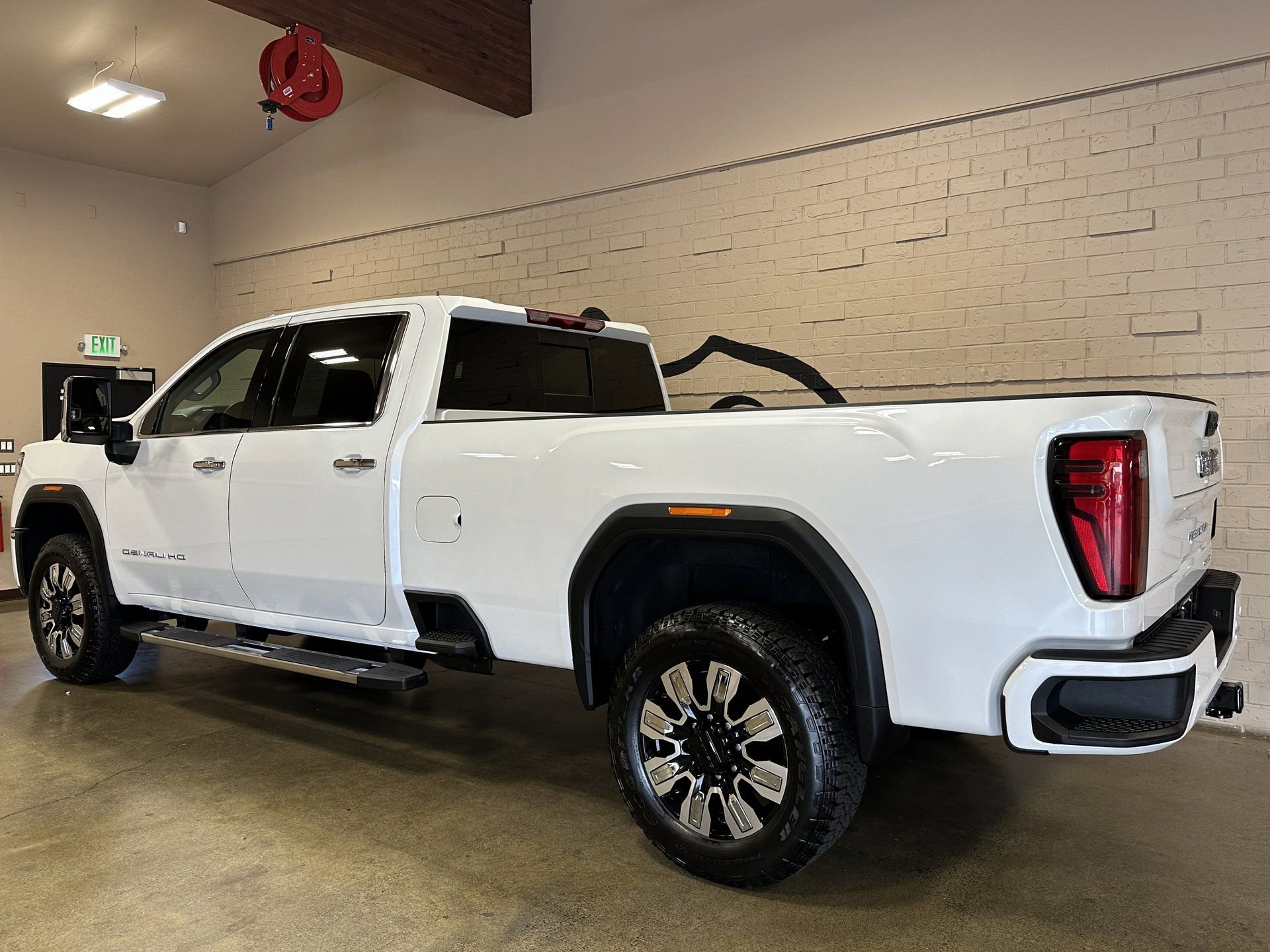 Used 2024 GMC Sierra 3500 Denali image 9