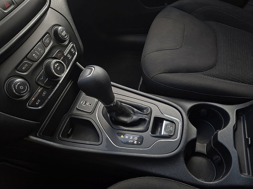 Used 2020 Jeep Cherokee Latitude FWD image 20