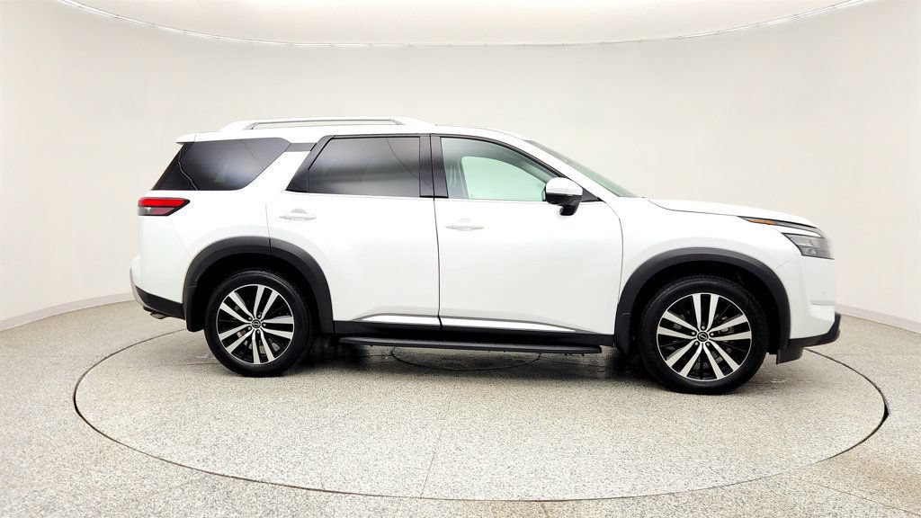 Used 2025 Nissan Pathfinder Platinum AWD/4WD image 4