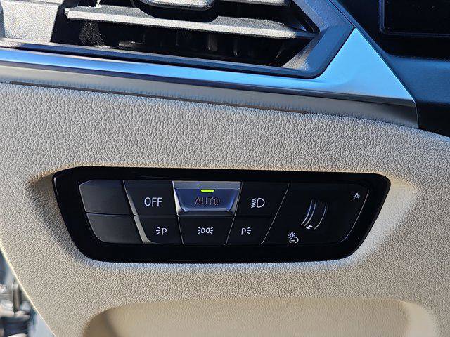 Certified 2024 BMW 330i Sedan w/ Premium Package image 25