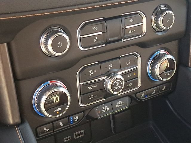 Used 2024 GMC Yukon XL AT4 w/ Technology Package AWD/4WD image 19