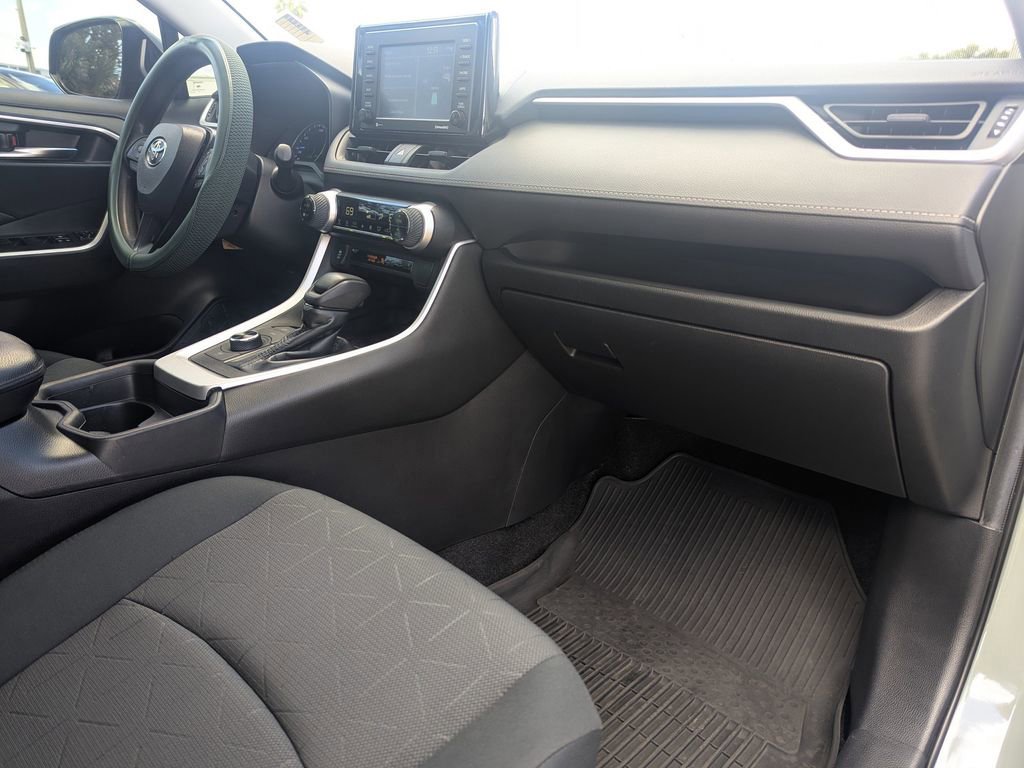 Used 2020 Toyota RAV4 XLE image 9