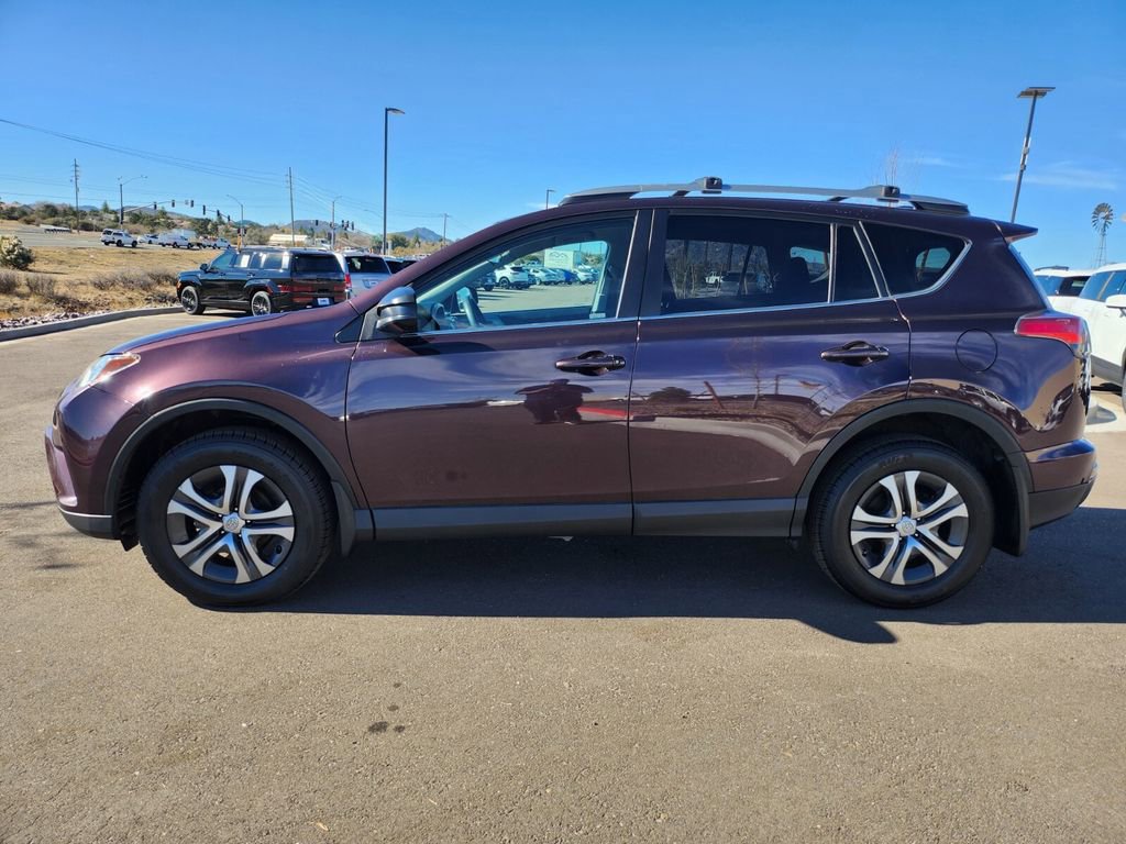Used 2018 Toyota RAV4 LE image 7