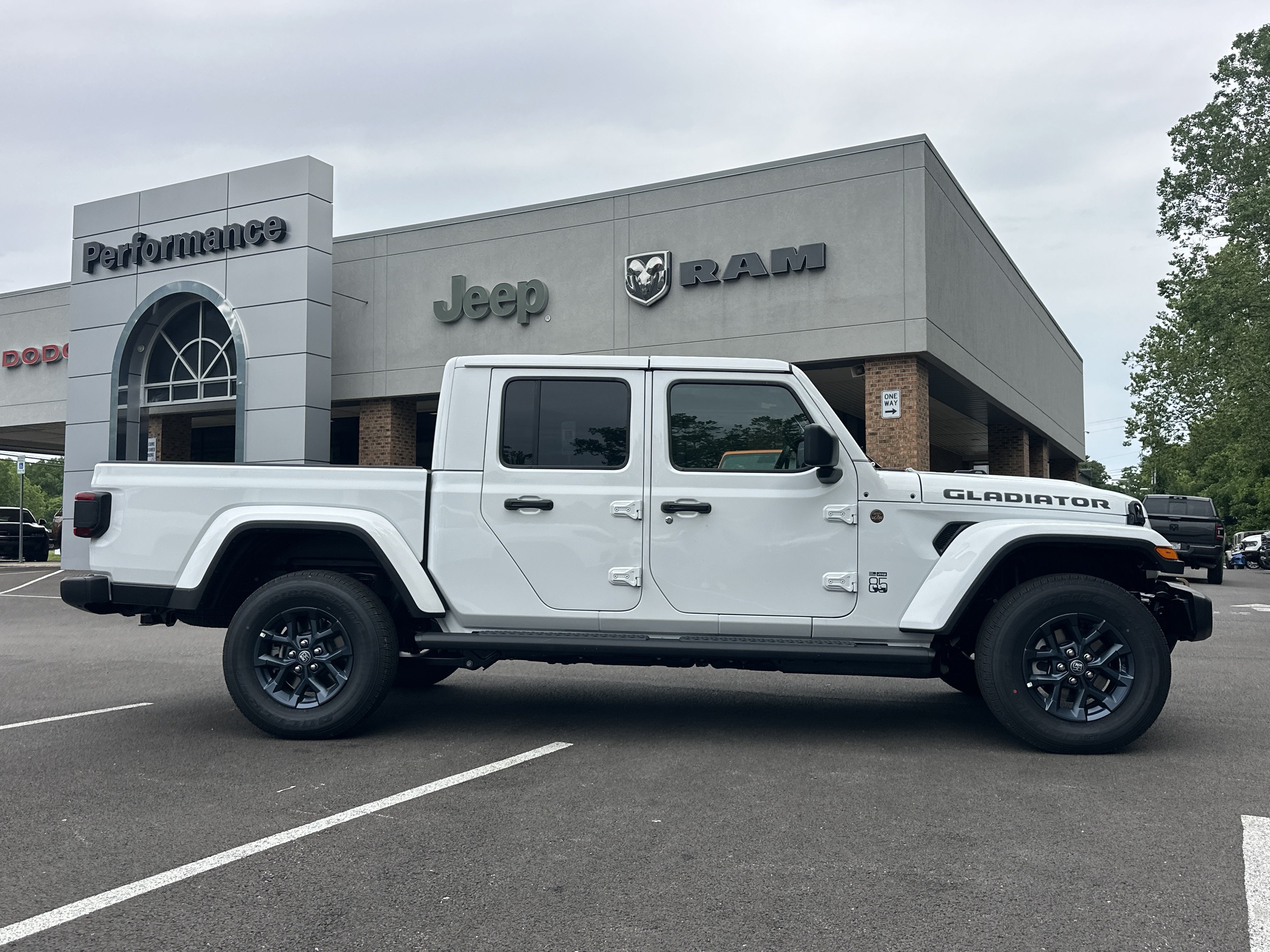 New 2026 Jeep Gladiator Sport AWD/4WD image 18