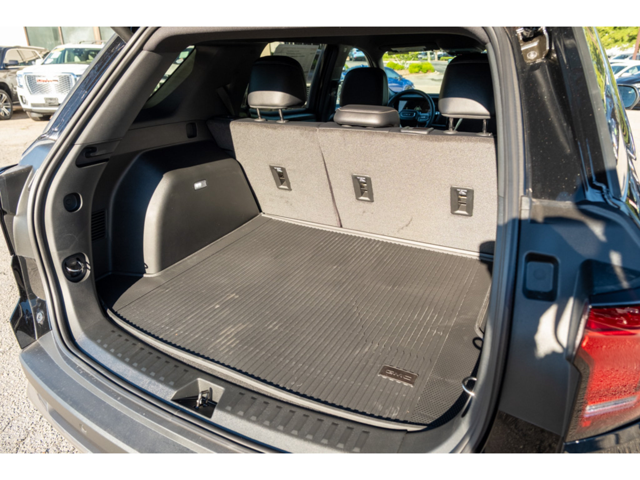 New 2027 GMC Terrain Elevation w/ Elevation Premium Package FWD image 31