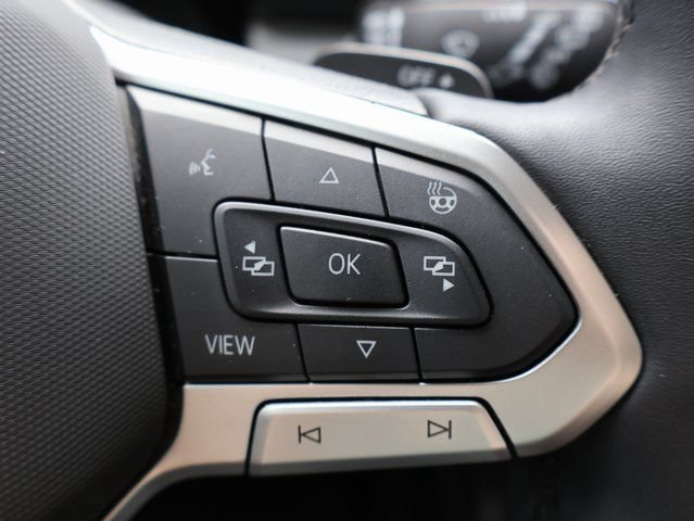 Used 2025 Volkswagen Atlas Peak Edition SE AWD/4WD image 32
