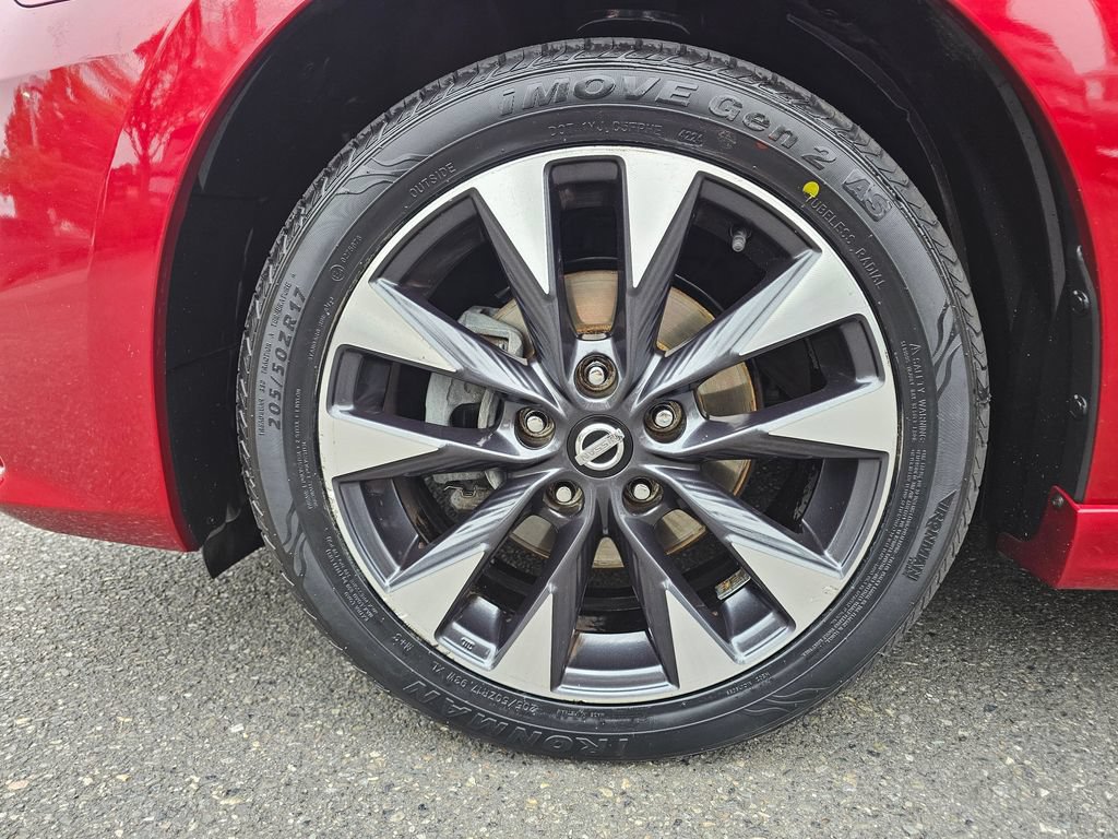 Used 2017 Nissan Sentra SR w/ Electronics Package FWD image 9