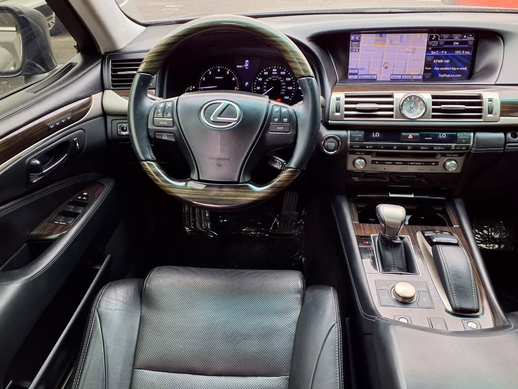 Used 2013 Lexus LS 460 w/ Comfort Pkg RWD image 17