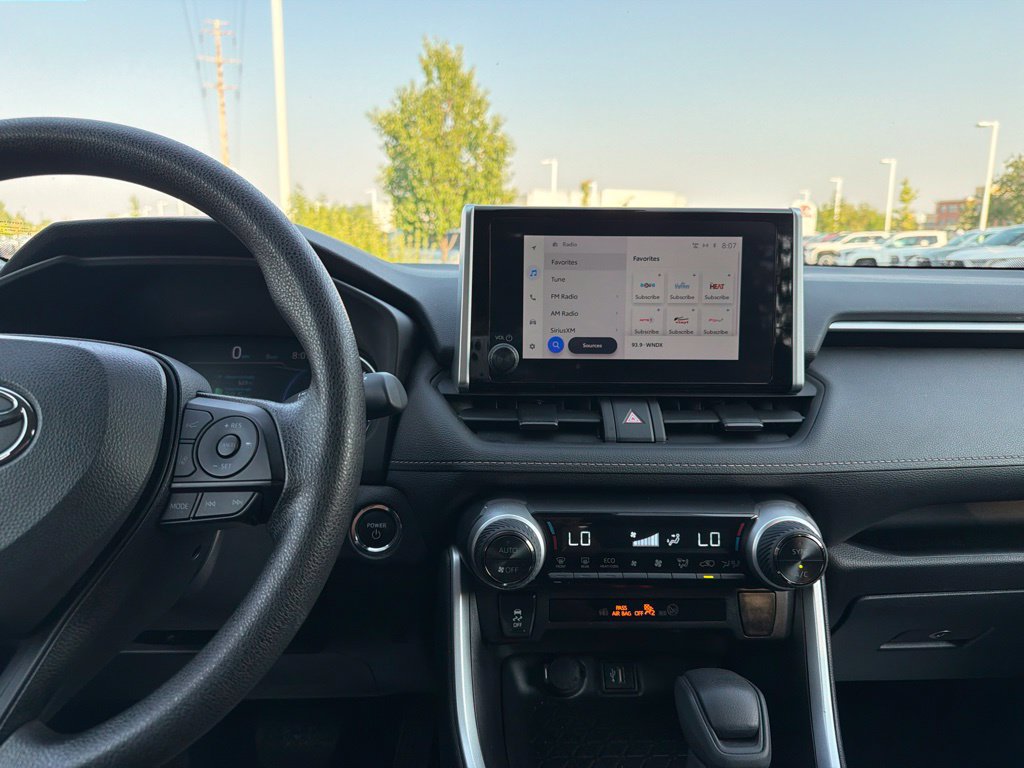 Used 2025 Toyota RAV4 XLE AWD/4WD image 31