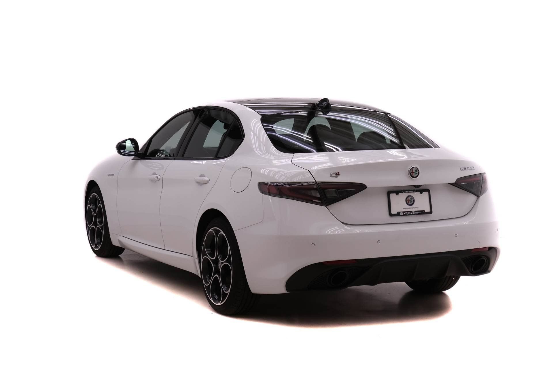 New 2025 Alfa Romeo Giulia AWD image 5