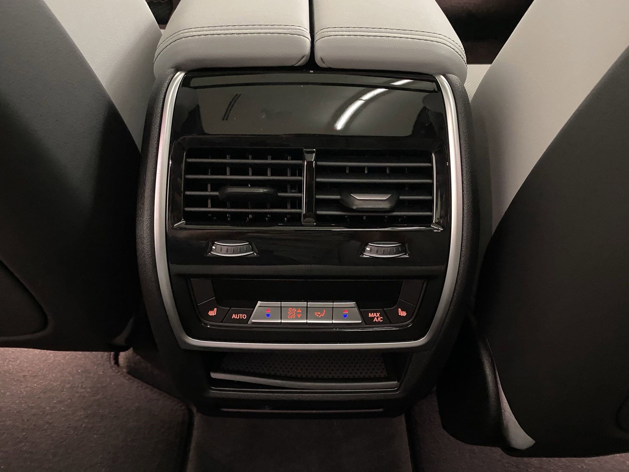 Used 2026 BMW X5 xDrive50e w/ Climate Comfort Package image 29