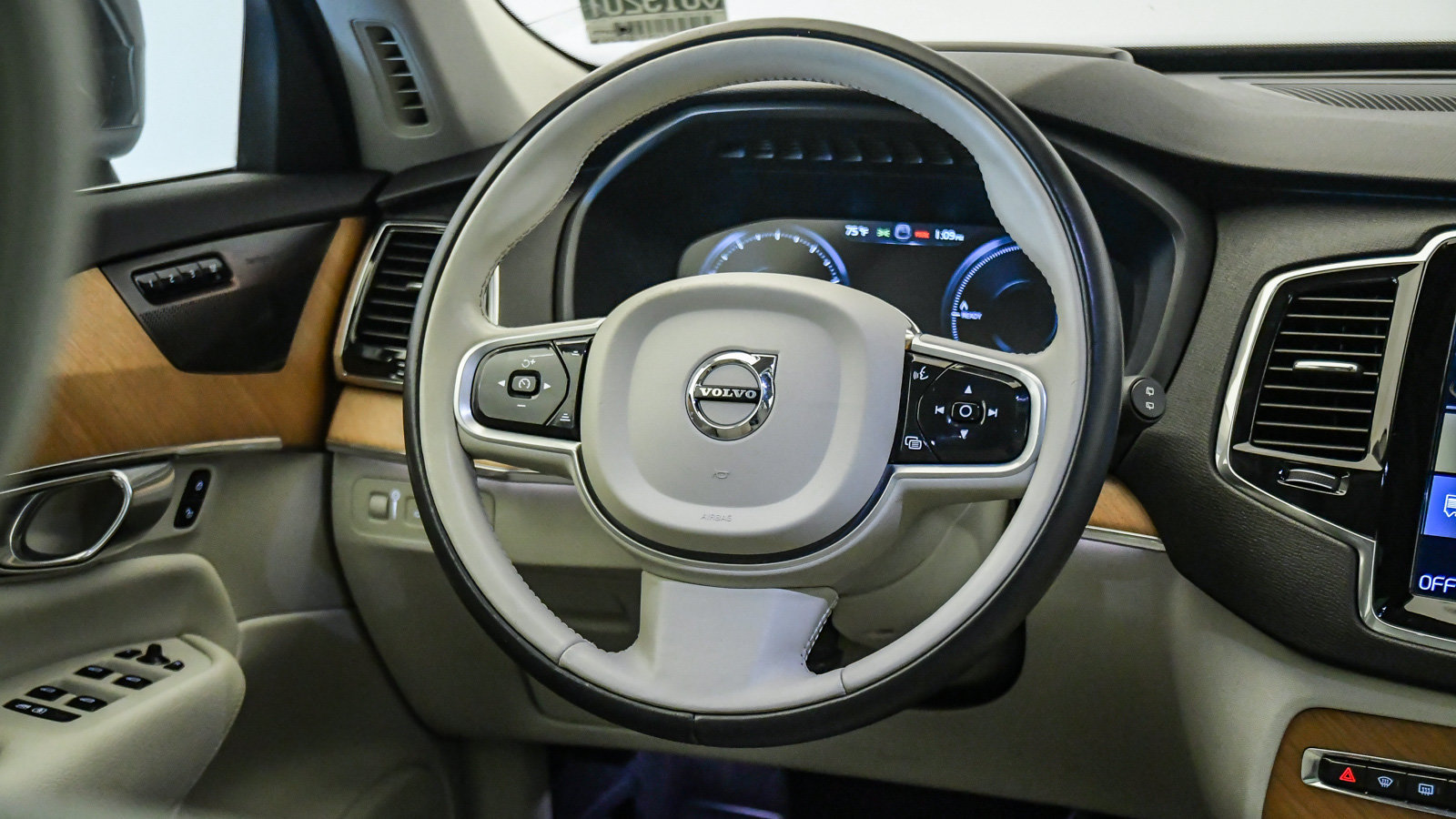 Used 2022 Volvo XC90 T8 Inscription Expression w/ Advanced Package AWD/4WD image 13