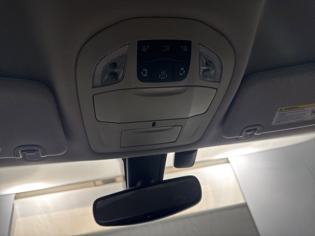 Used 2020 Chrysler Pacifica Touring image 26