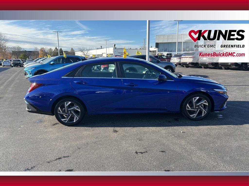 Used 2025 Hyundai Elantra SEL image 4