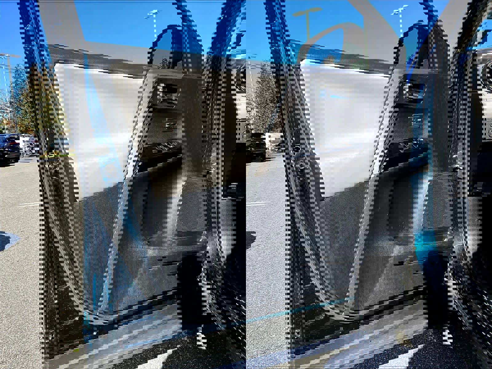 Used 2018 Toyota RAV4 Limited image 9