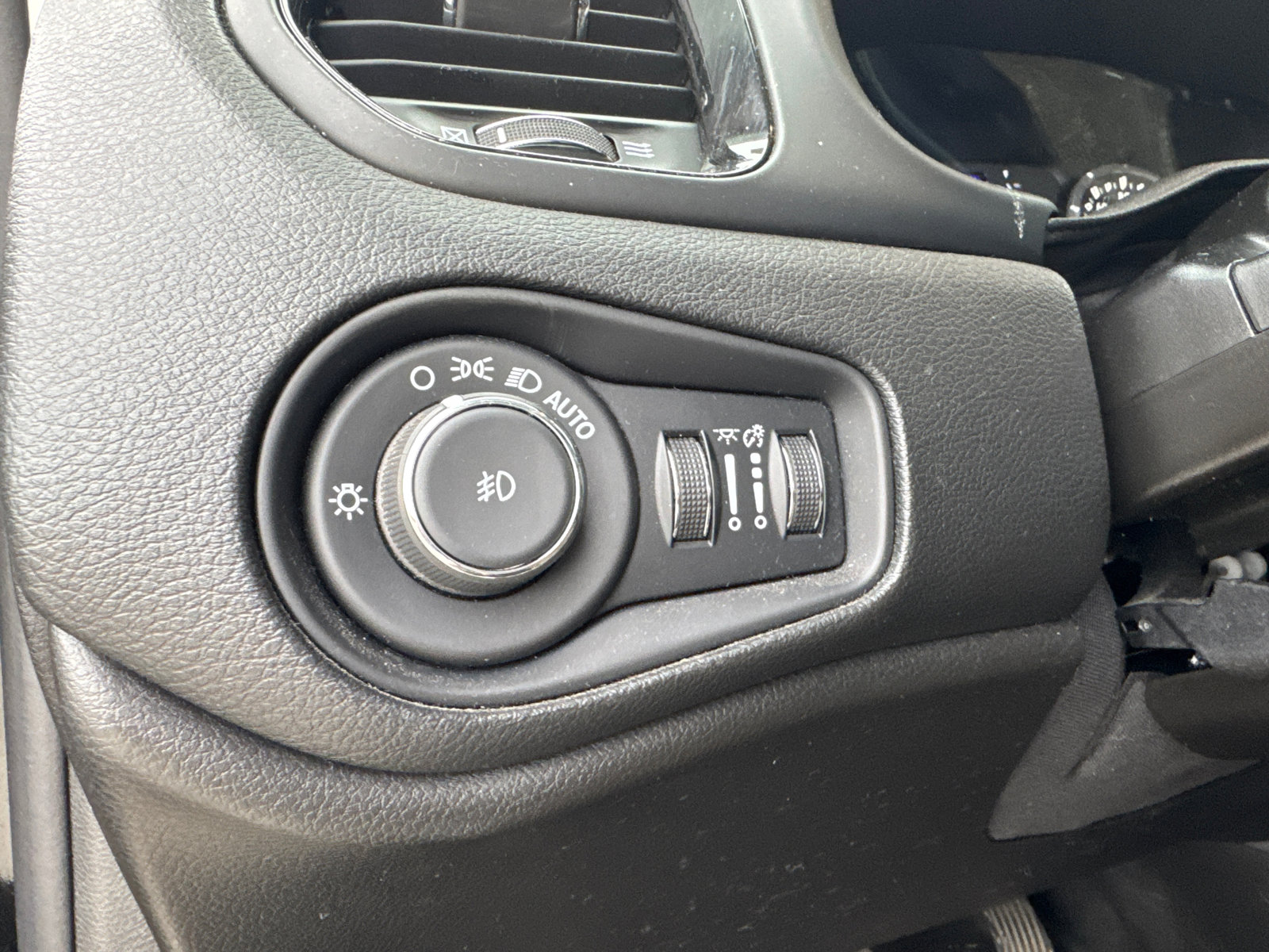 Used 2020 Jeep Renegade Altitude image 29