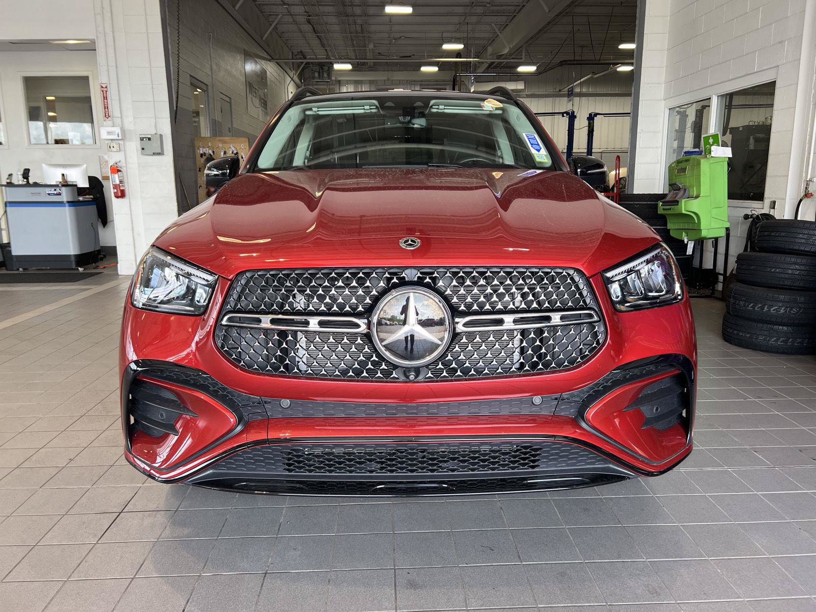 Used 2024 Mercedes-Benz GLE 350 4MATIC image 2