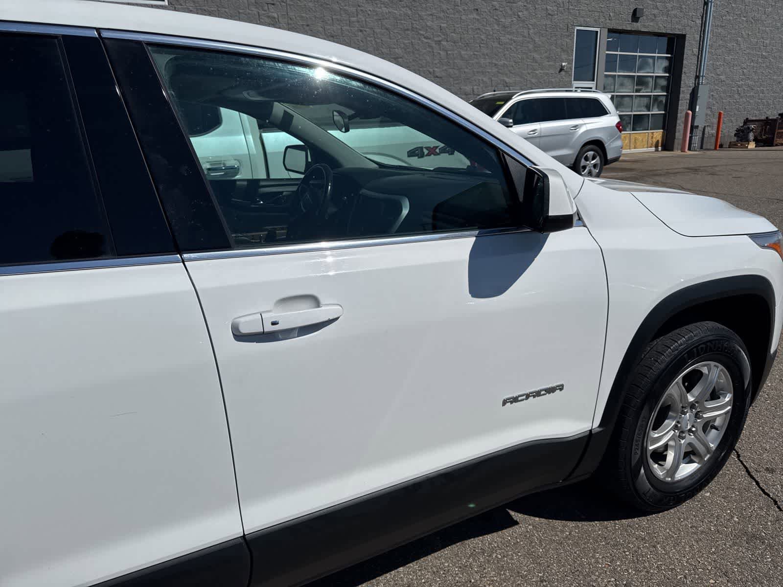 Used 2019 GMC Acadia SLE FWD image 33
