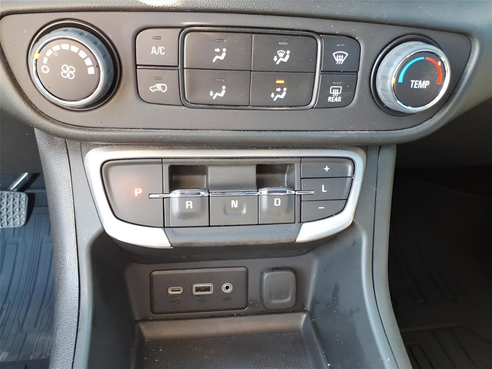 Used 2023 GMC Terrain SLE w/ Elevation Edition image 23