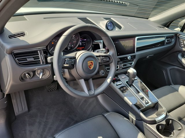 Certified 2026 Porsche Macan Turbo AWD/4WD image 4