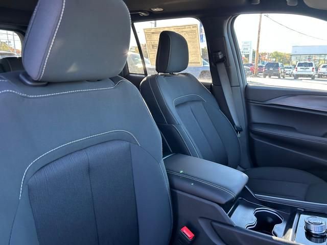 New 2025 Jeep Grand Cherokee 4WD image 32