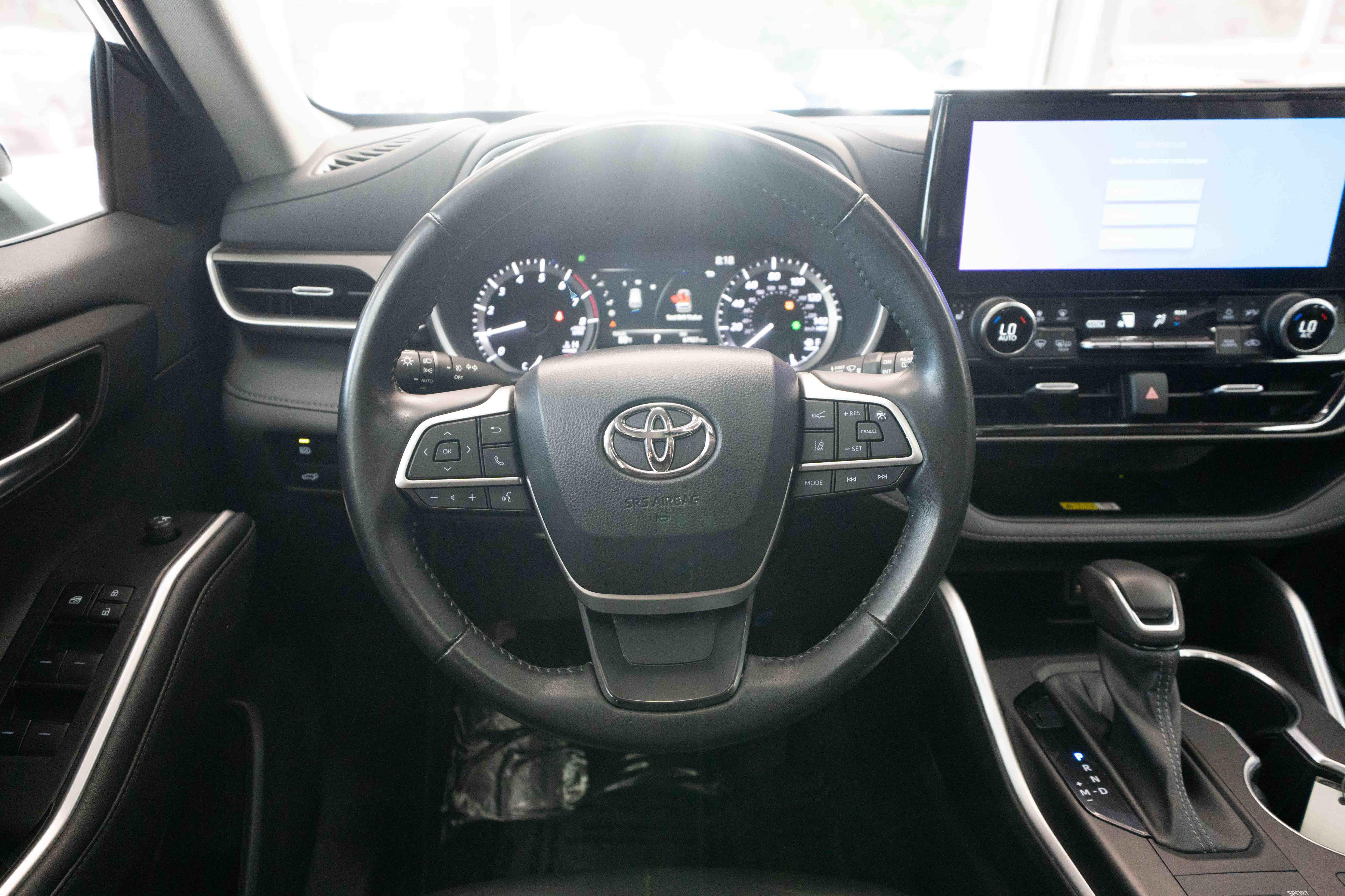 Used 2023 Toyota Highlander XLE AWD/4WD image 21