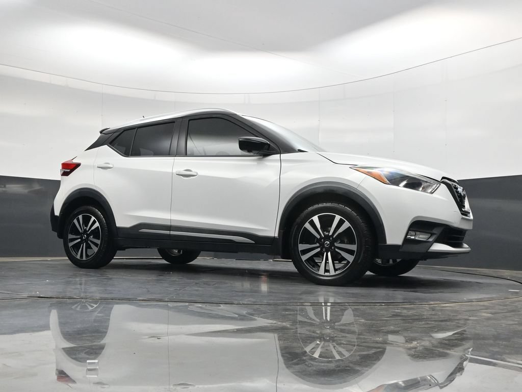Used 2018 Nissan Kicks SR w/ Premium Package FWD image 29