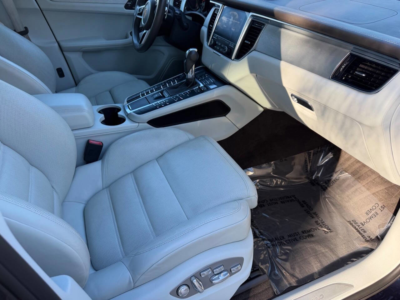 Used 2017 Porsche Macan Turbo image 51