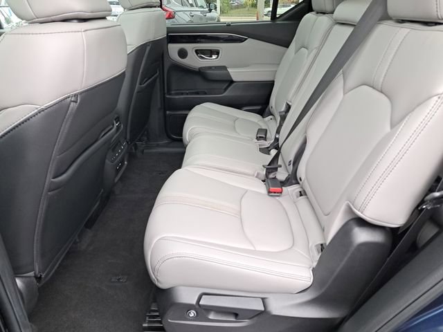 Certified 2025 Honda Pilot Touring image 11