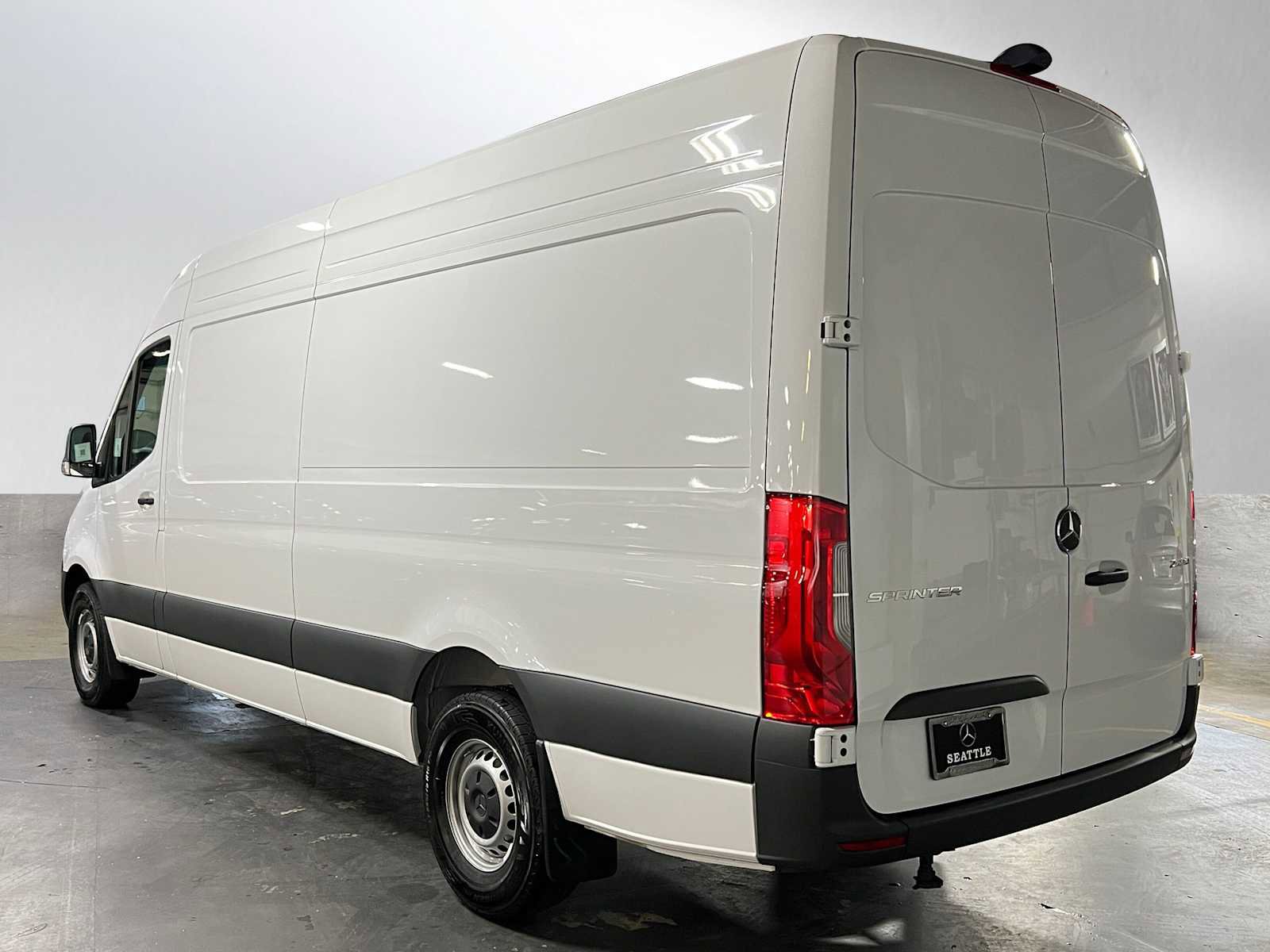 Used 2025 Mercedes-Benz Sprinter 2500 image 5