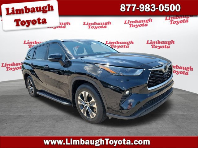 Used 2024 Toyota Highlander XLE AWD/4WD image 1