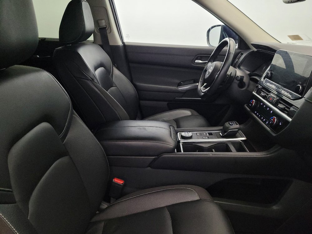 Used 2022 Nissan Pathfinder SL AWD/4WD image 21