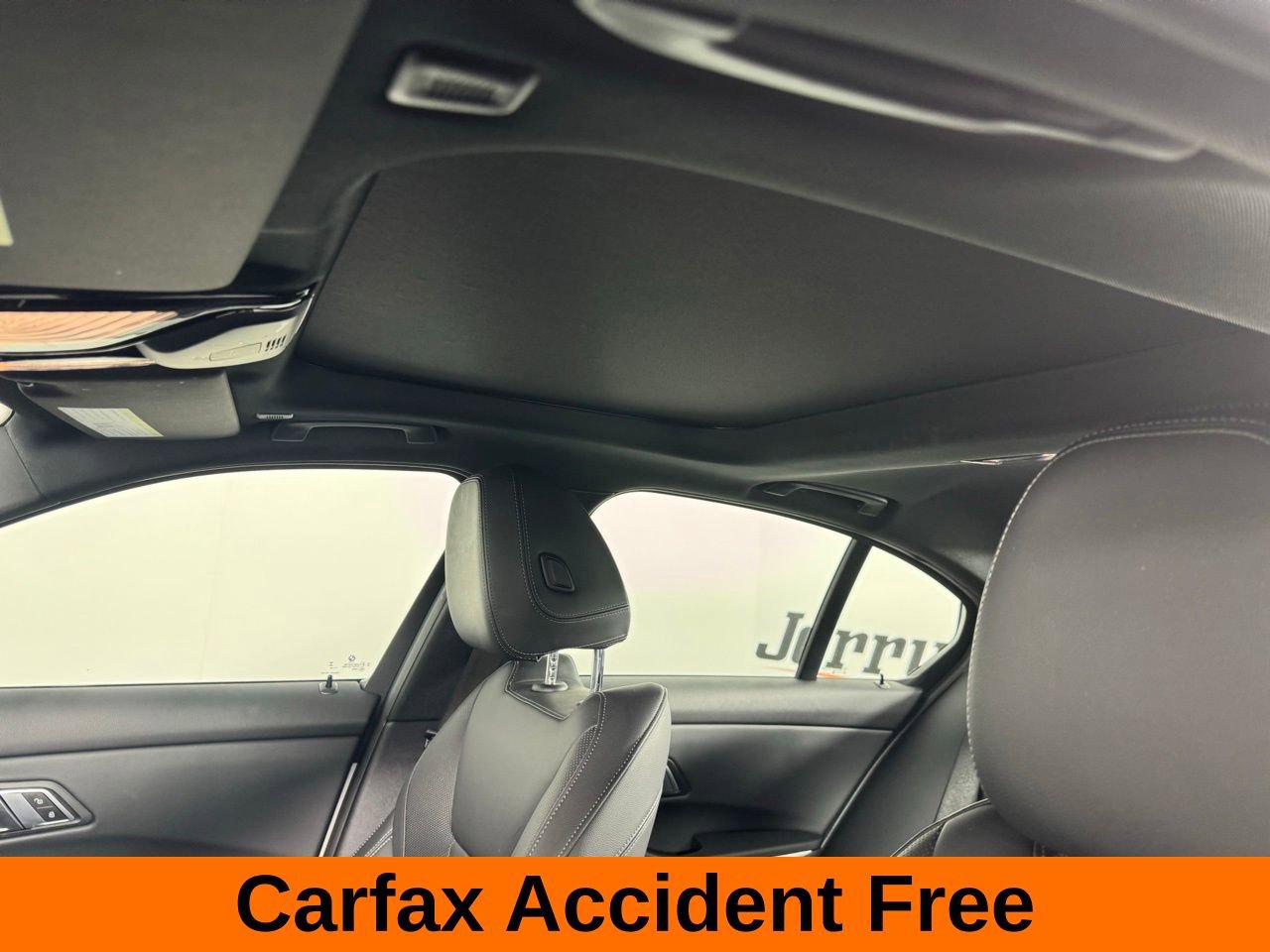 Used 2023 BMW 330i Sedan w/ Premium Package image 3