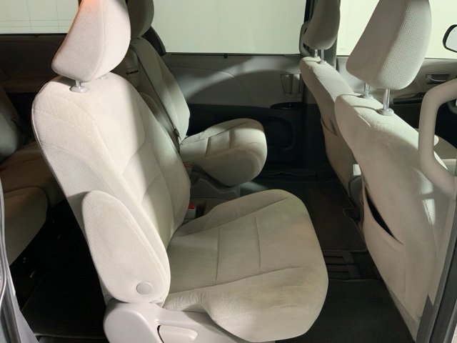 Used 2019 Toyota Sienna LE w/ LE Preferred Package image 36