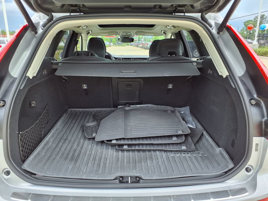 Certified 2023 Volvo XC60 B5 Ultimate w/ Protection Package Premier FWD image 11