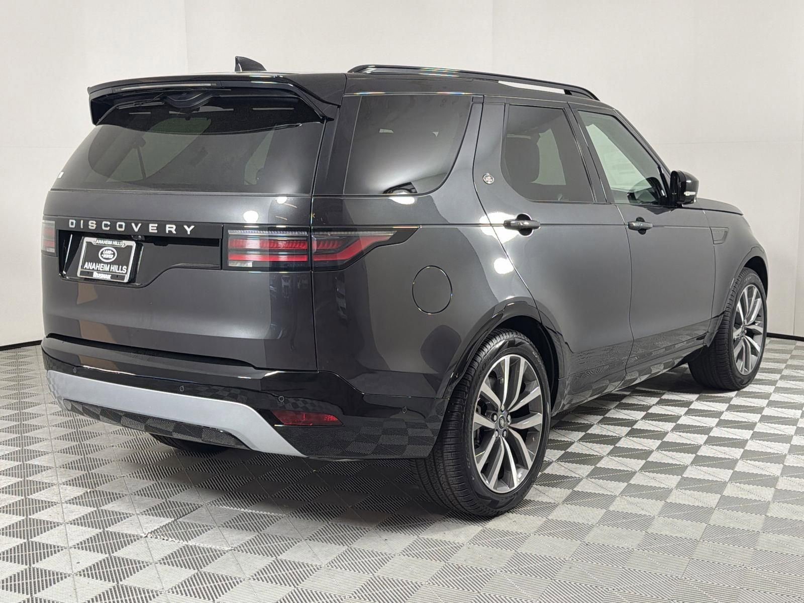 New 2026 Land Rover Discovery Limited Edition image 5