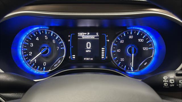 Used 2020 Chrysler Voyager L FWD image 16