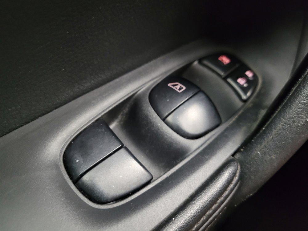 Used 2017 Nissan Rogue SV AWD/4WD image 27