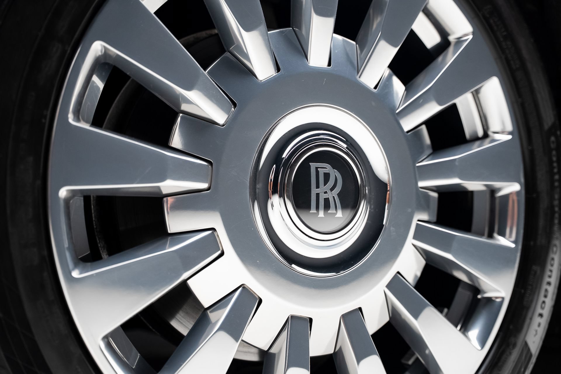 Used 2023 Rolls-Royce Phantom Sedan w/ The Phantom Package RWD image 23