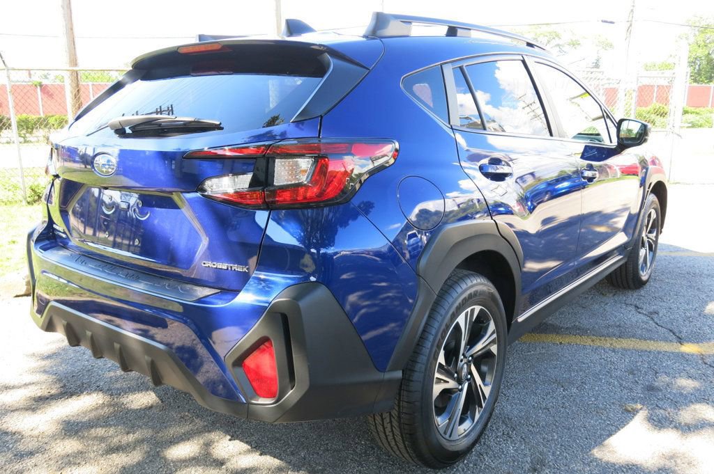 Used 2025 Subaru Crosstrek 2.0i Premium image 3