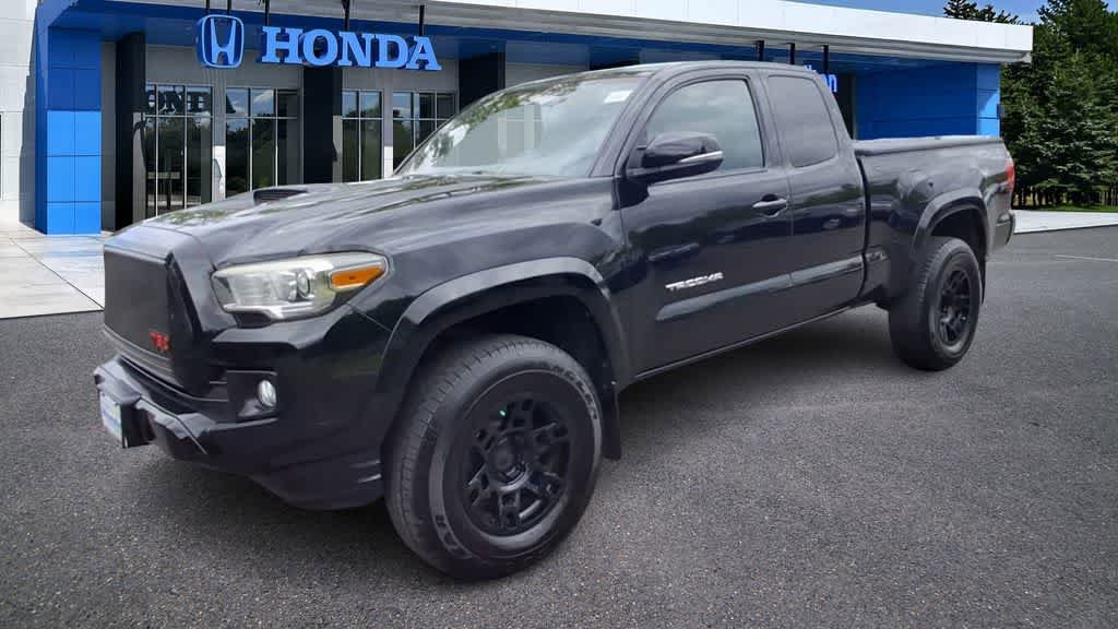 Used 2016 Toyota Tacoma TRD Sport w/ Towing Package AWD/4WD image 4