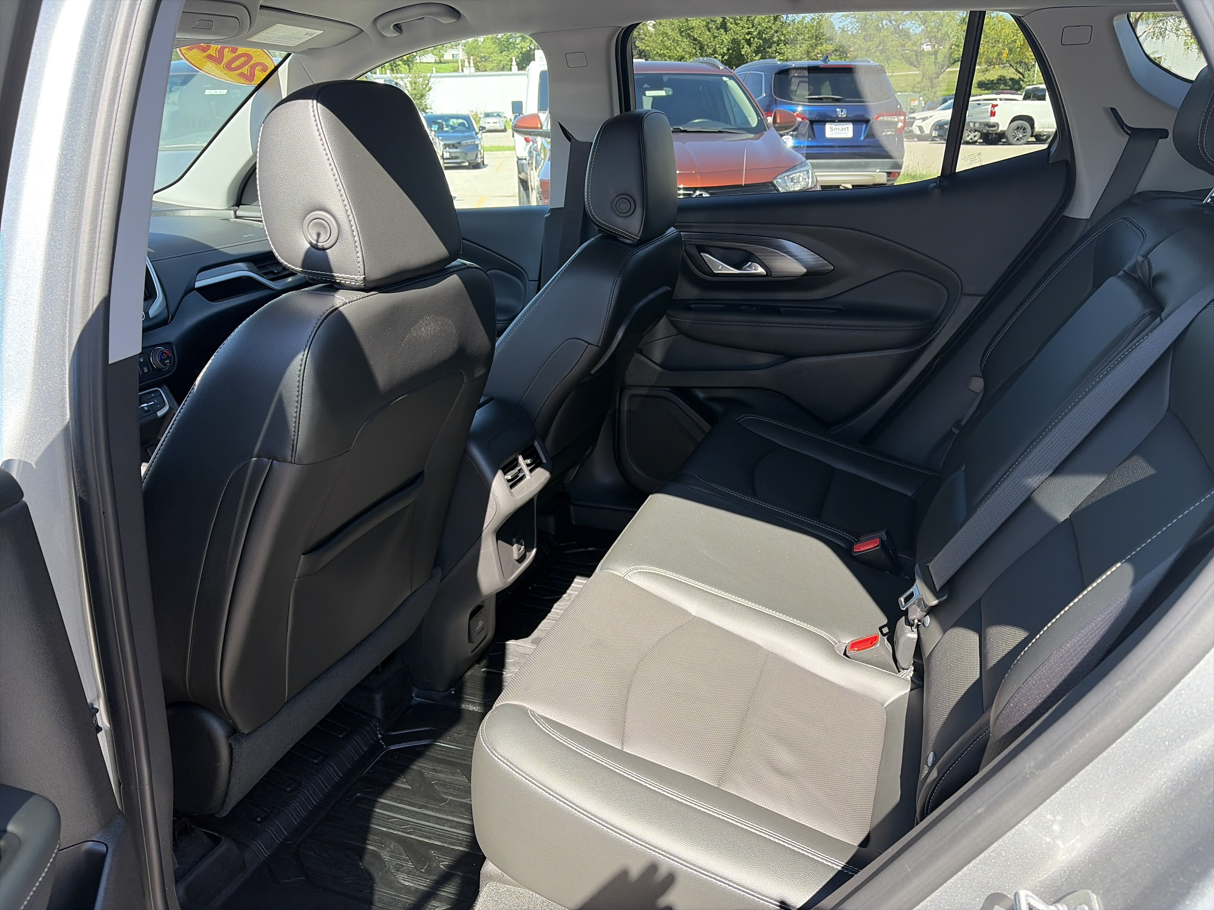 Used 2024 GMC Terrain SLT AWD/4WD image 18