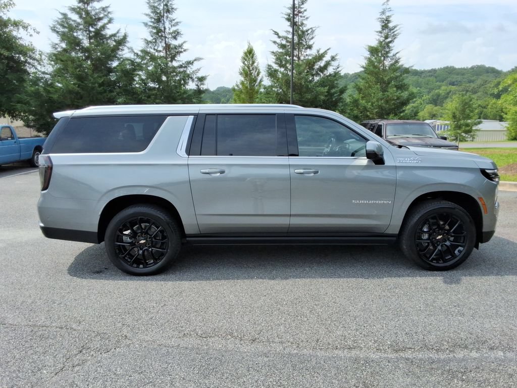 Certified 2026 Chevrolet Suburban High Country AWD/4WD image 4