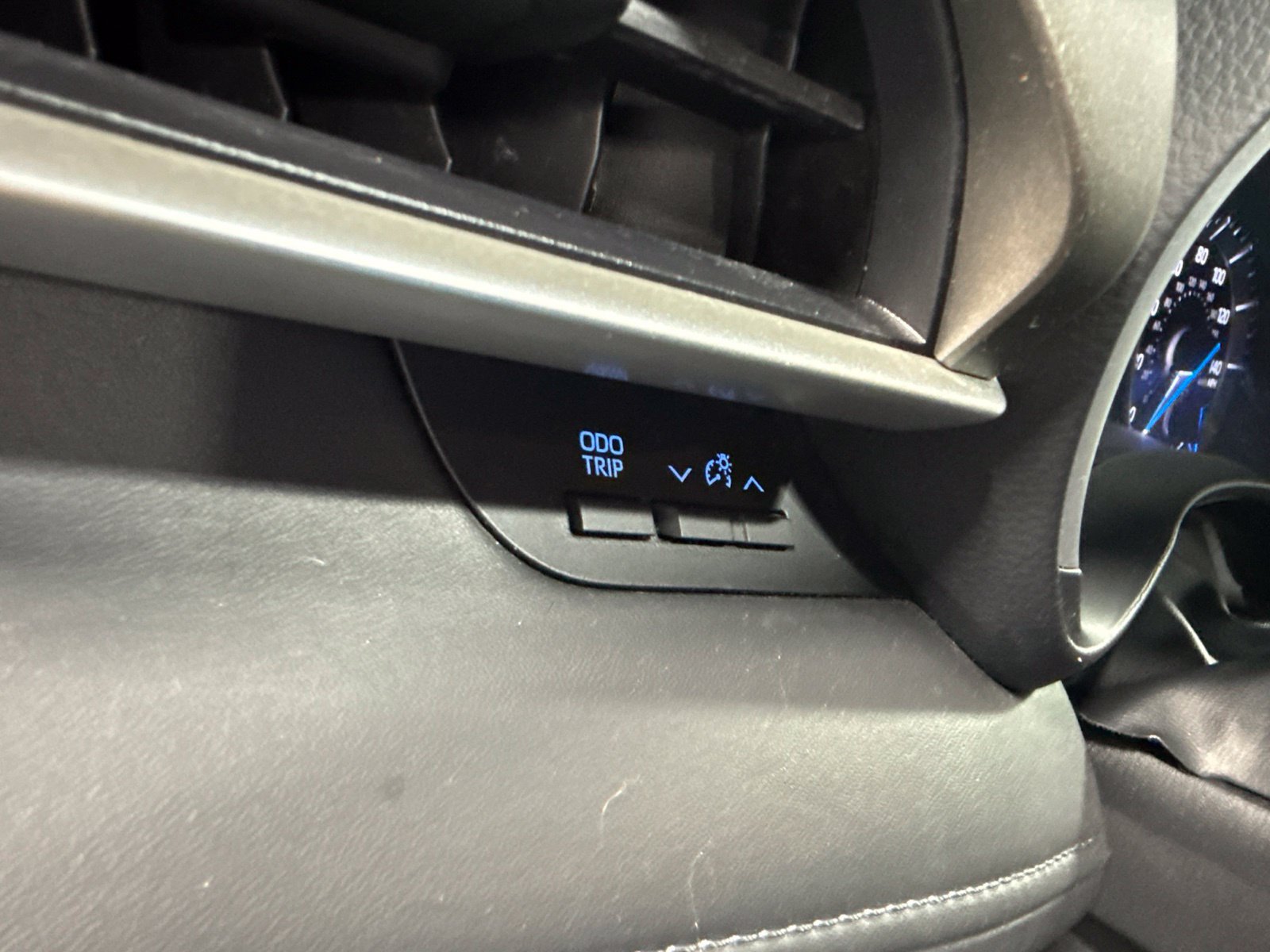 Used 2020 Toyota Highlander XLE AWD/4WD image 48