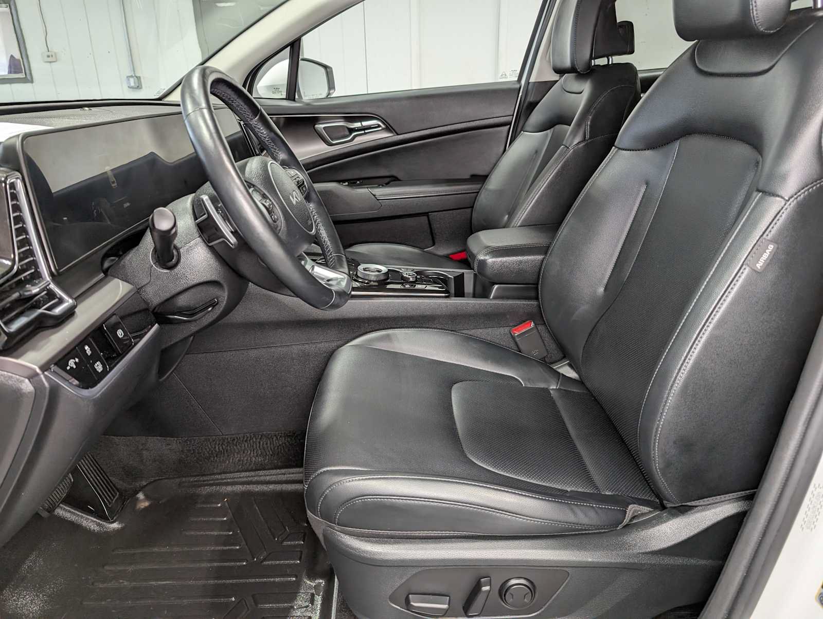 Used 2023 Kia Sportage EX AWD/4WD image 4