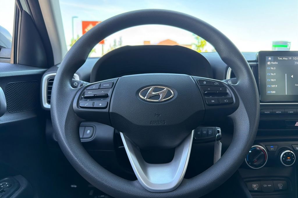 Certified 2025 Hyundai Venue SE FWD image 23