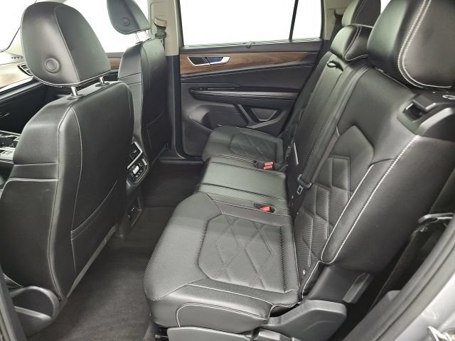 Used 2025 Volkswagen Atlas SE AWD/4WD image 30